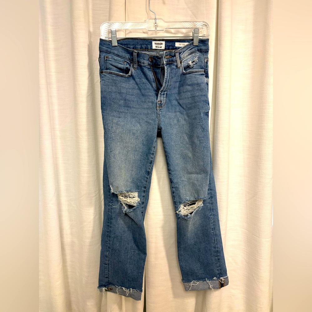 Distressed boyfriend leg jeans